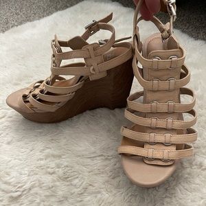 Gianni Bini Platform Sandles.  All Leather 4” platform heel.  Size 7.5.